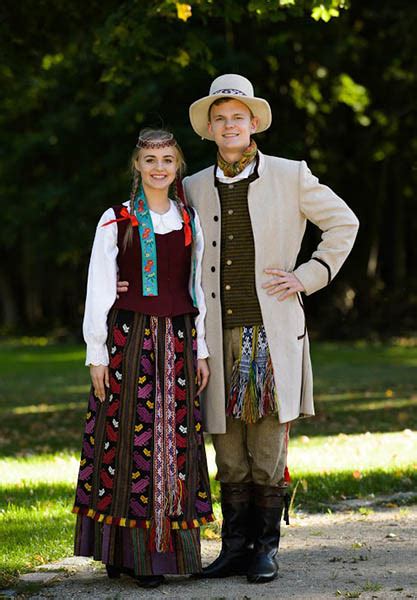 Lietuviškas tautinis kostiumas