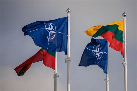 Indijos ir Lietuvos vėliavos