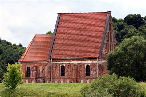 Pivašiūnų bažnyčios fasadas