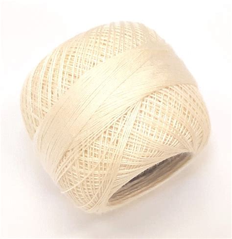 nėrimo kabliukas ir siūlai