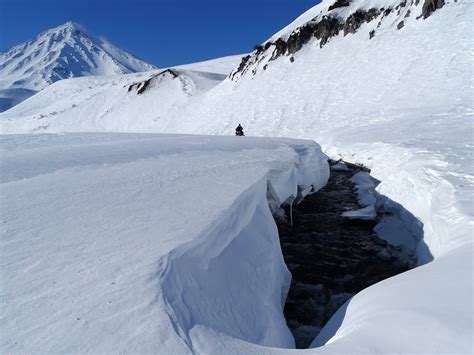 Sniego kepurėmis aplipę Sibiro kalnai