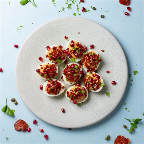 Įdaryti kiaušiniai su rūkyta antiena ir čioriso dešra