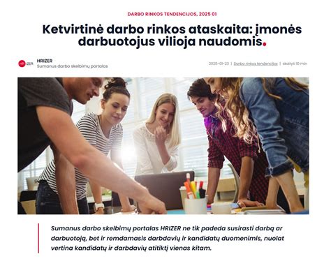 Darbuotoja skaito darbo skelbimus kompiuteryje