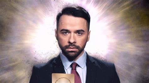 Ekstrasensas Maksimas Gordejevas, dirbantis su žvakėmis ir veidrodžiu