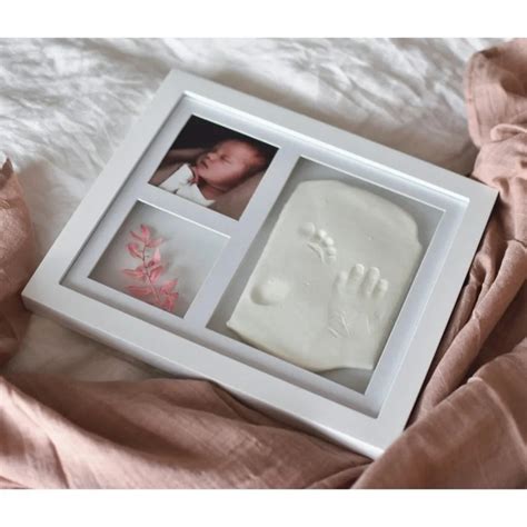 Kūdikio pėdos atspaudas su dažų kempinėle