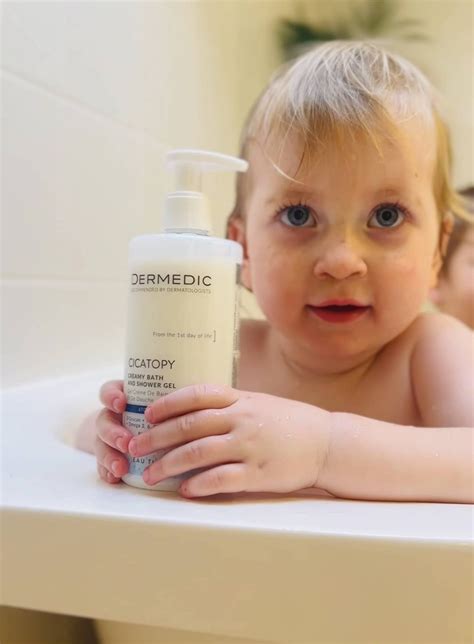 Kūdikio odos drėkinimas kokosų aliejumi