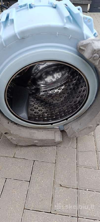 Skalbimo mašinos būgnas su tinkamu skalbinių kiekiu