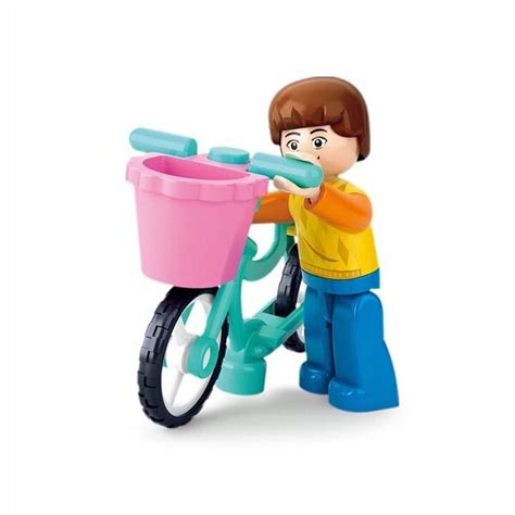 vaikas matuojamas šalia dviračio