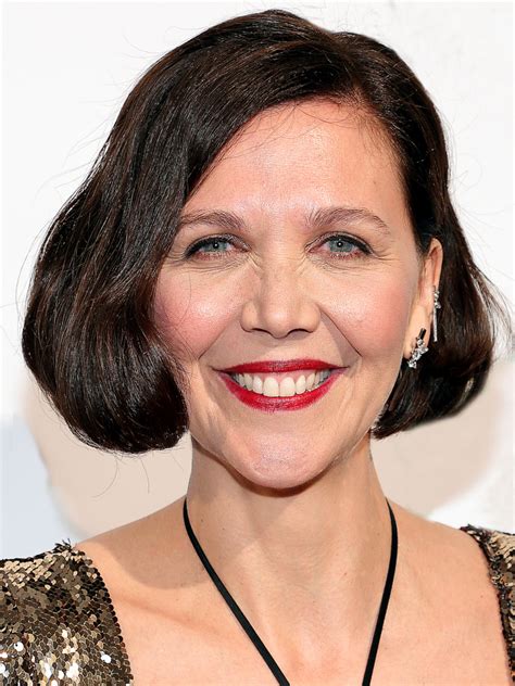 Maggie Gyllenhaal kaip Izabelė Gryn