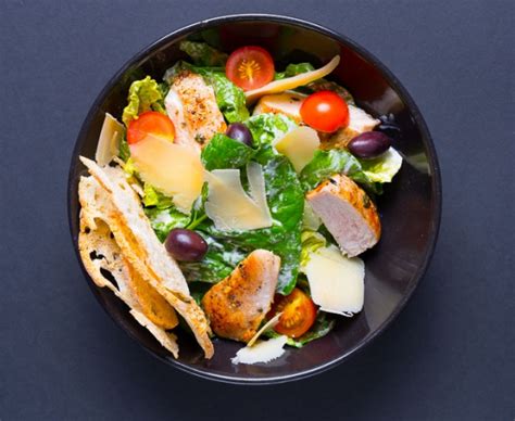 Cezario salotos su vištiena