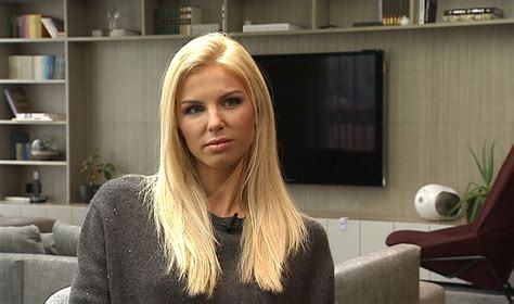 Agneta Kleizienė su šeima prie upės