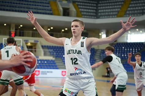 Jokūbas Kleiza sportuoja