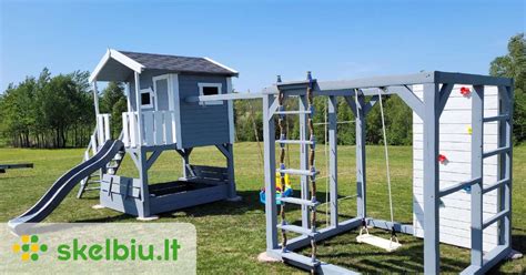 Darželio kiemas su vaikų žaidimų aikštele