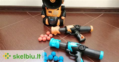 robotas-taikinys su kamuoliukais