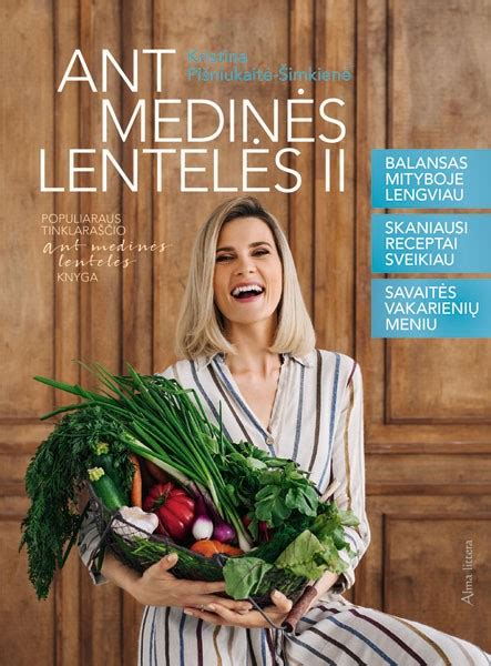 Įvairiaspalvės daržovės ant medinės lentelės