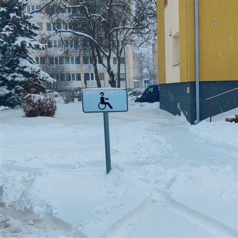 simbolinis kelio ženklas, nurodantis neįgaliems asmenims skirtą stovėjimo vietą