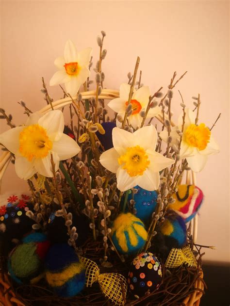 Vaikai kuria velykinius margučius dekupažo technika