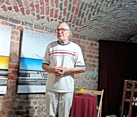 Tautodailininkas Vytautas Šemelis su vaikais