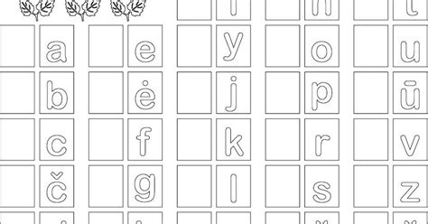 Vaikai žaidžia su raidėmis