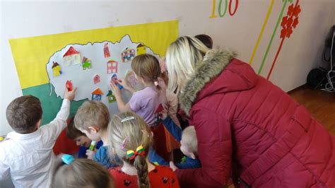 Pedagogai, bendraujantys su vaikais darželio grupėje