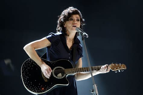 Jūratė Miliauskaitė su gitara