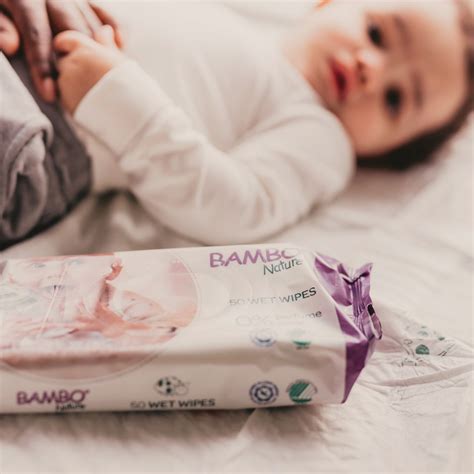 Kūdikis naudojasi ekologiškomis servetėlėmis