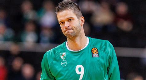 Mantas Kalnietis krepšinio aikštelėje