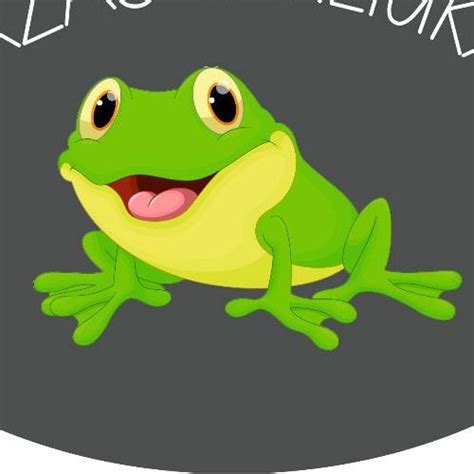 Varliukas ir kačiukas žaidžia sode