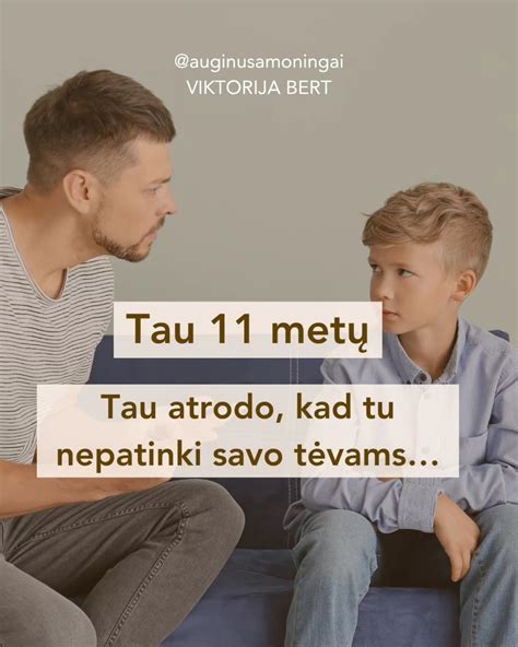 tėvai rodo meilę kūdikiui