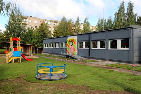 Modulinis darželio pastatas gamtoje