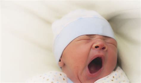 naujagimis žindomas