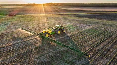 Herbicidų purškimo įranga.