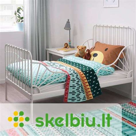 Vaikiška lova, auganti kartu su vaiku