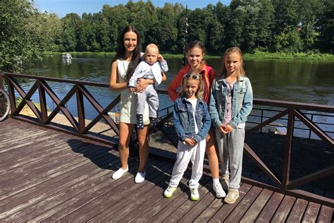 Šeima, besimėgaujanti poilsiu sanatorijoje