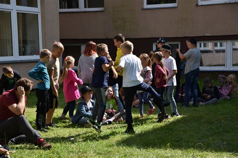 vaikai bendrauja ir dalinasi idėjomis
