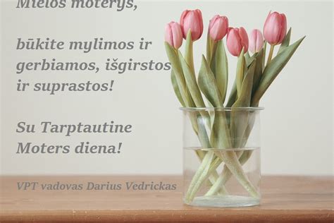 moters krūtis su speneliu