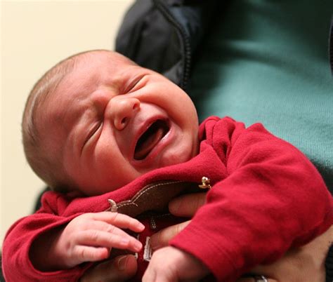 kūdikis verkia pilvo skausmas