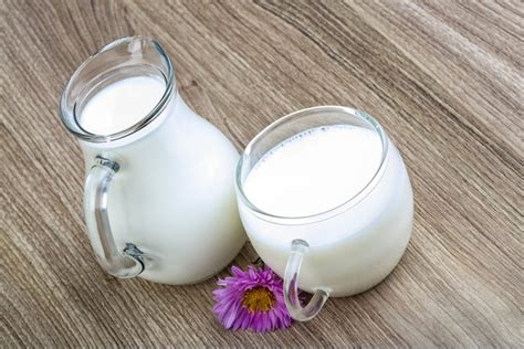 ožkų pieno ir karvės pieno palyginimas