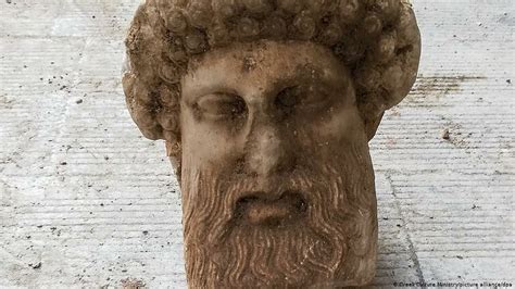 Totor dievo atvaizdas su ibio galva