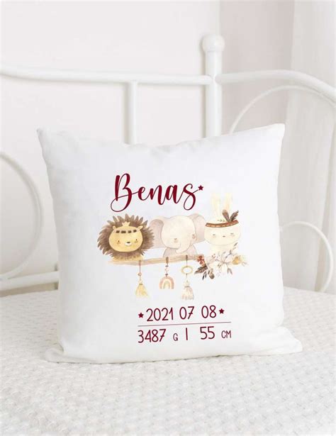 vaikiška dekoratyvinė pagalvėlė su vardu ir metrikais