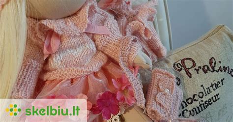 detalė iš rankų darbo lėlės