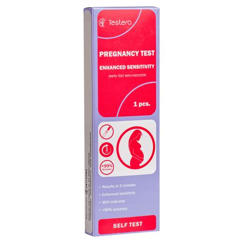 Moters ranka laiko nėštumo testą su neigiamu rezultatu