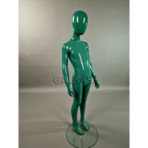 vaikiškas manekenas su šaliku