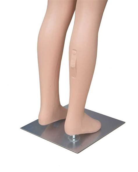 vaikiškas manekenas ant stovo