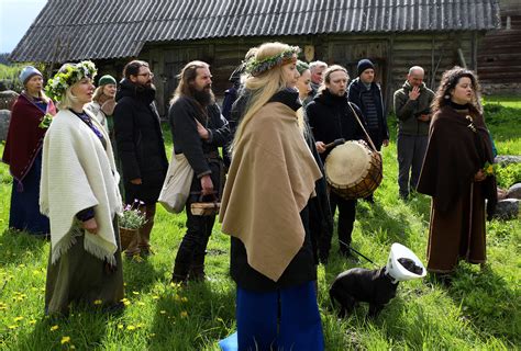Žmonės, bėgantys parke