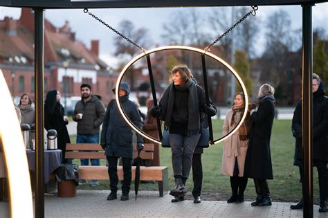 Studentų grupė, bendraujanti universiteto miestelyje