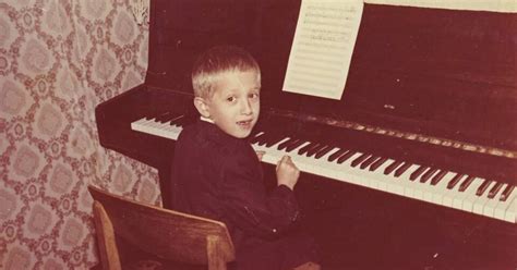 Muzikantas prie pianino