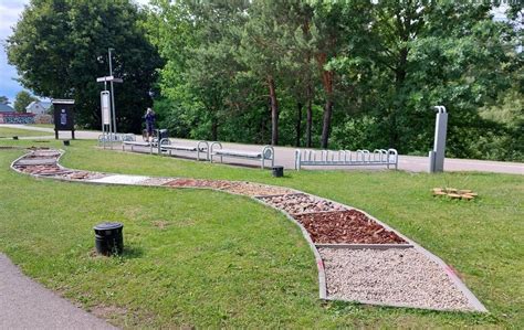 takas su skirtingais paviršiais basoms kojoms