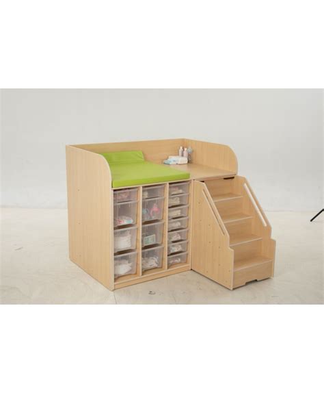 architektūrinis sprendimas vaikų darželiui su laiptais