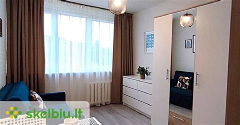 Jauki studija su įvairiais rekvizitais naujagimiams